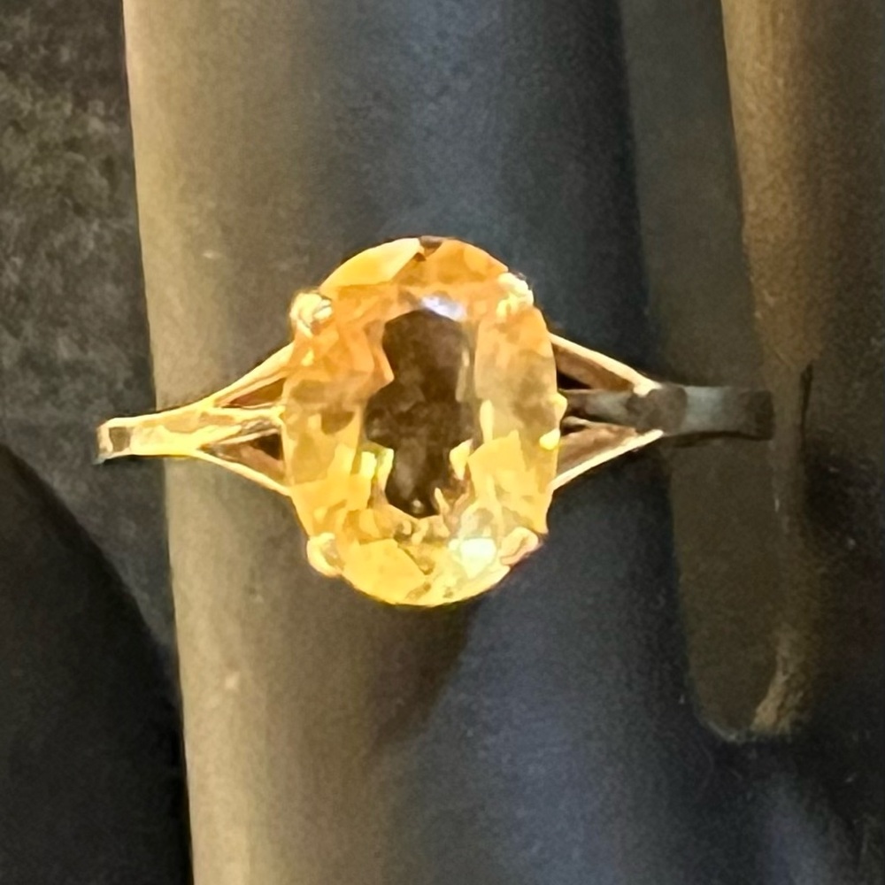 Vintage 10K Yellow Gold and Genuine Citrine Ring. Ladies Size 6.